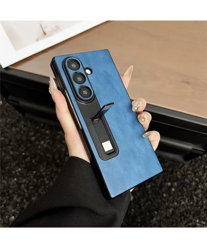 Coque Samsung Galaxy Z Fold 7 Effet Cuir avec Support Intégré | VOGUE
