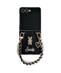 Coque Samsung Galaxy Z Flip 7 Crocodile avec Anse Perles | GLAMOUR