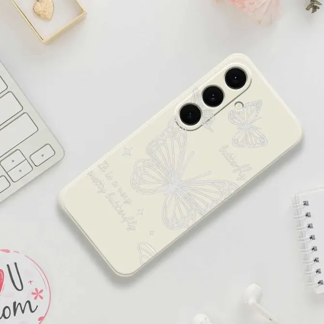 Coque Samsung Galaxy S25 FE Motif Papillons Argentés en Filigrane