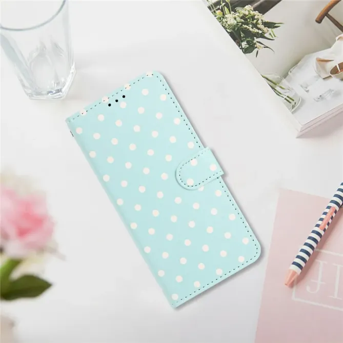 Housse iPhone 17 à pois avec porte-cartes et support pliable