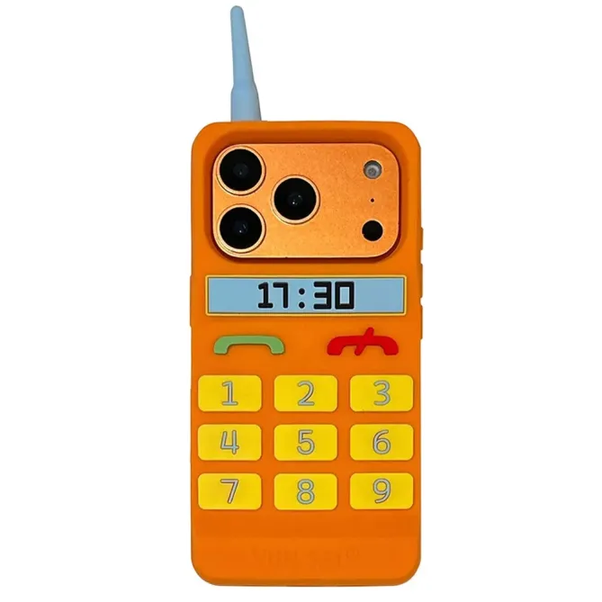 Coque iPhone 17 Pro Max silicone design téléphone rétro