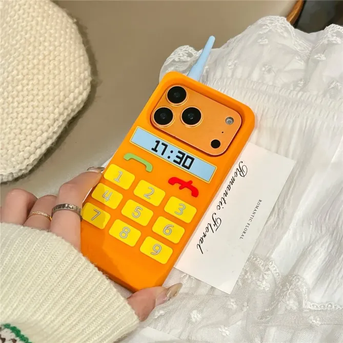 Coque iPhone 17 Pro Max silicone design téléphone rétro