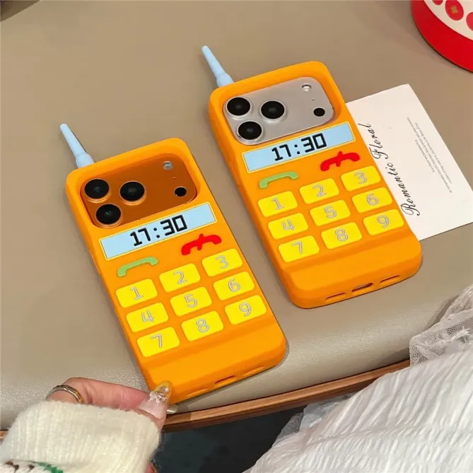 Coque iPhone 17 Pro Max silicone design téléphone rétro