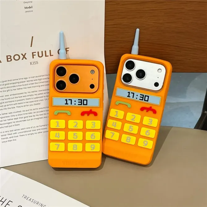 Coque iPhone 17 Pro Max silicone design téléphone rétro