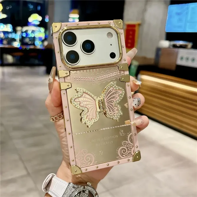 Coque iPhone 17 Pro Max design coffre luxe avec support papillon et st