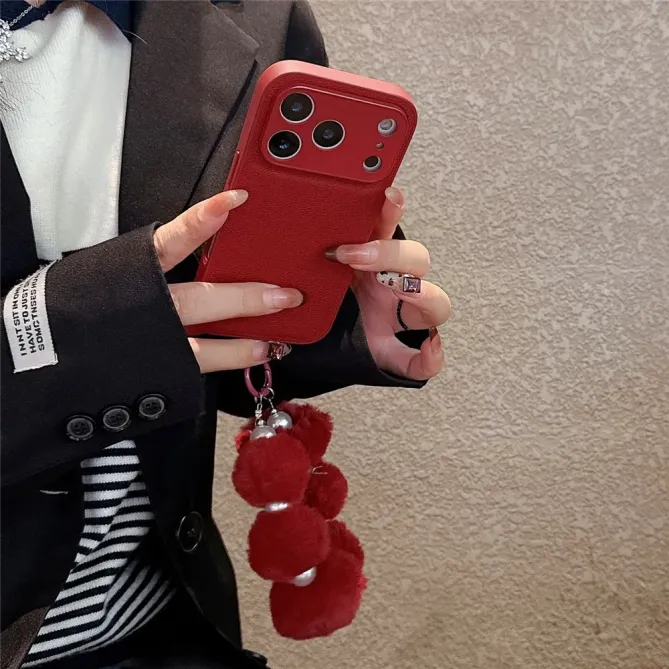 Coque iPhone 17 Pro cuir avec dragonne peluche fleur