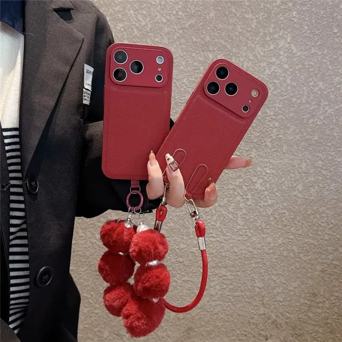 Coque iPhone 17 Pro cuir avec dragonne peluche fleur