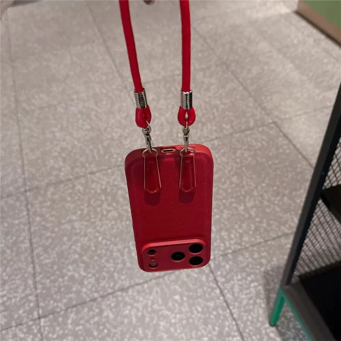 Coque iPhone 17 Pro cuir avec dragonne sécurisée