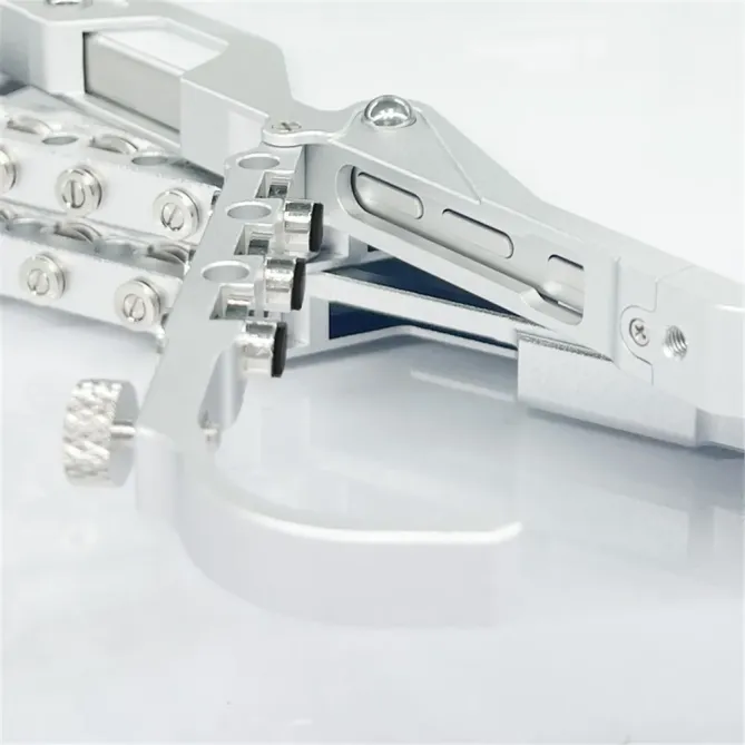 Coque iPhone 17e / 16e Bumper Mechanical Arm en Alliage d'Aluminium