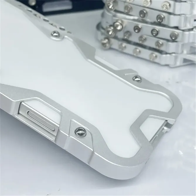 Coque iPhone 17e / 16e Bumper Mechanical Arm en Alliage d'Aluminium