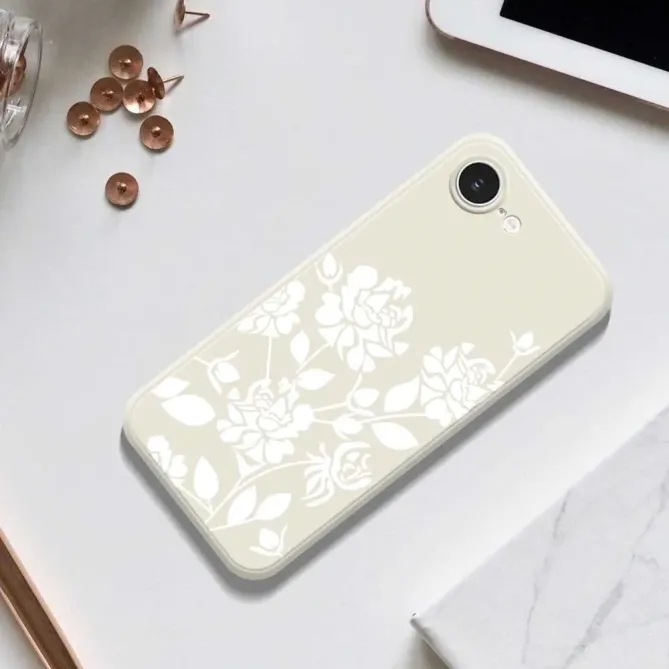 Coque iPhone 17e / 16e Fleurs Blanches Silhouettes