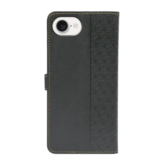 Housse iPhone 17e / 16e Coeurs Design Trèfle
