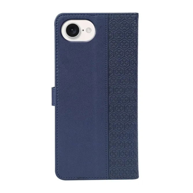 Housse iPhone 17e / 16e Coeurs Design Trèfle