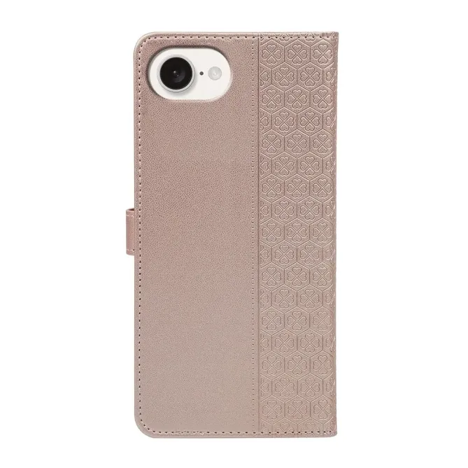 Housse iPhone 17e / 16e Coeurs Design Trèfle