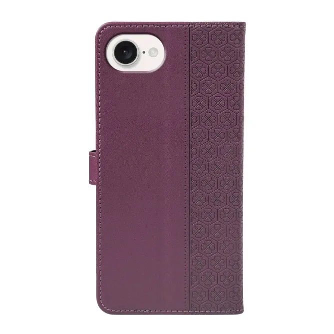 Housse iPhone 17e / 16e Coeurs Design Trèfle