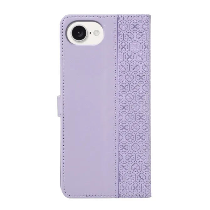 Housse iPhone 17e / 16e Coeurs Design Trèfle