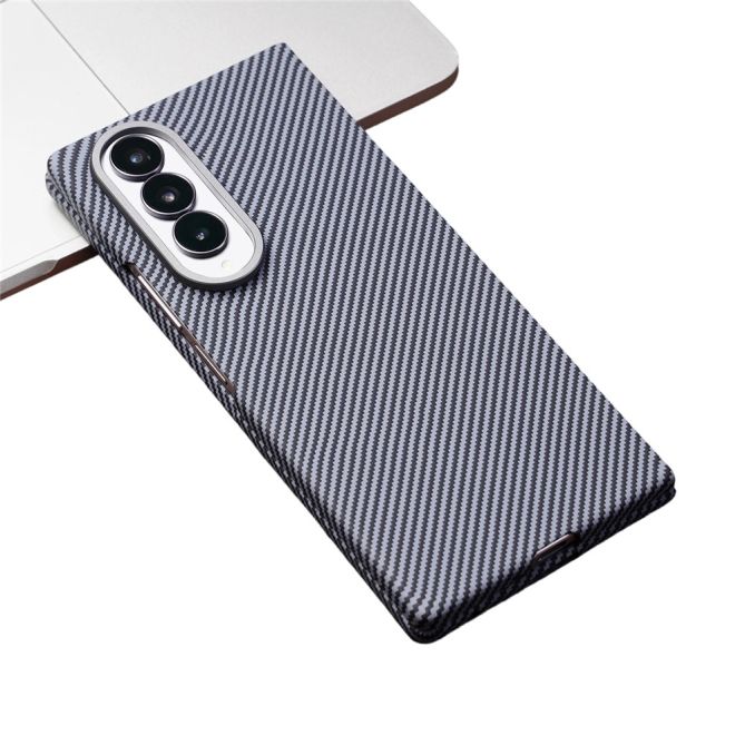 Coque Samsung Galaxy Z Fold 4 texture fibre de carbone fine et légère