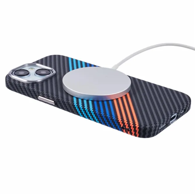 Coque iPhone 15 magnétique fibre de carbone Racing