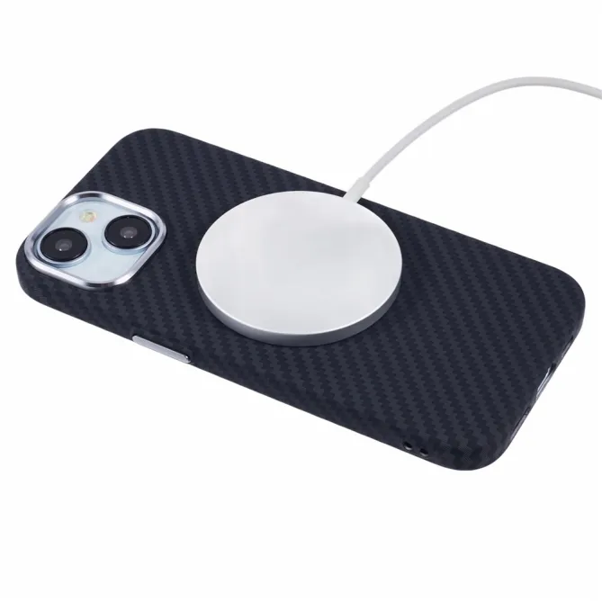 Coque iPhone 15 magnétique fibre de carbone Racing