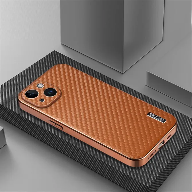 Coque iPhone 15 fibre de carbone finition métallisée
