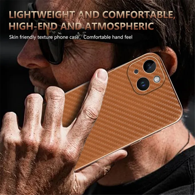 Coque iPhone 15 fibre de carbone finition métallisée