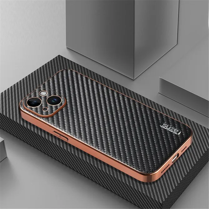 Coque iPhone 15 fibre de carbone finition métallisée