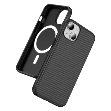 Coque iPhone 15 magnétique fibre de carbone toucher peau