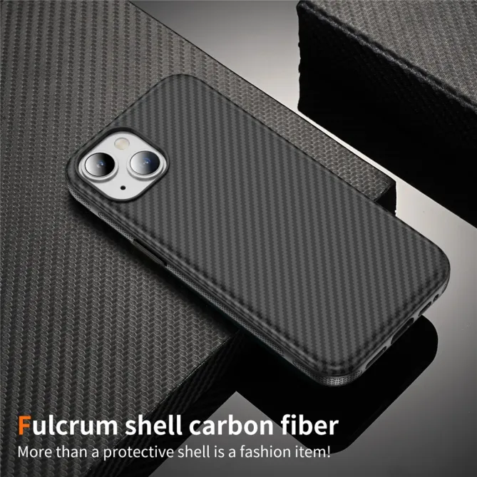 Coque iPhone 15 magnétique fibre de carbone toucher peau