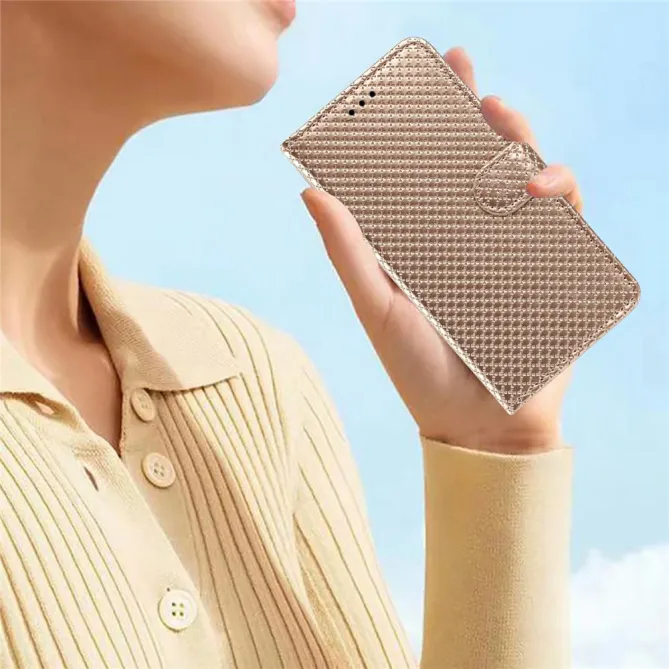 Housse iPhone 16 Plus texture diamant avec dragonne