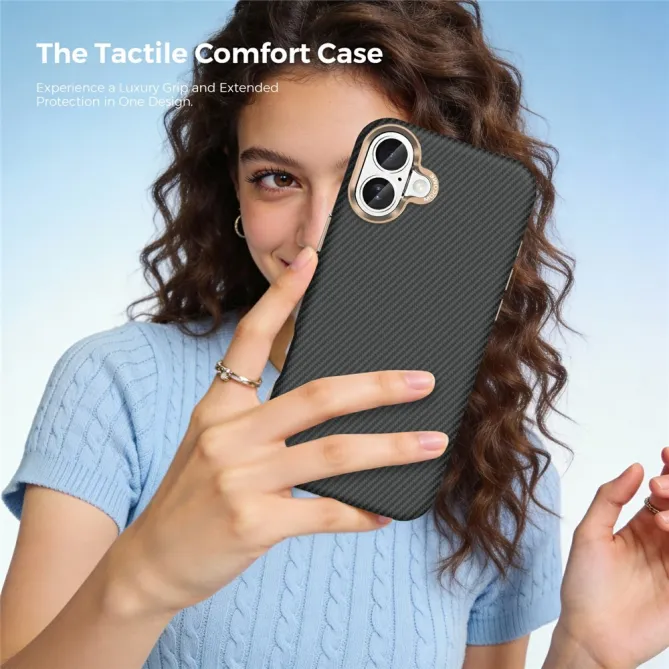 Coque iPhone 16 Plus texture carbone compatible MagSafe cadre caméra métal