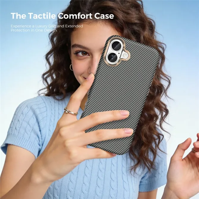 Coque iPhone 16 Plus texture carbone compatible MagSafe cadre caméra métal