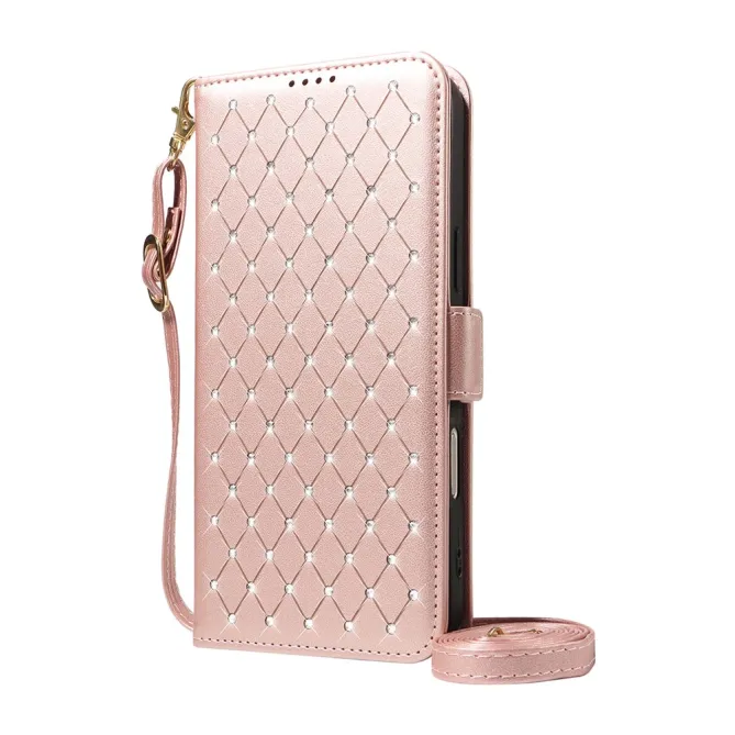 Housse iPhone 16 Plus matelassé losanges strass avec dragonne et bandoulière