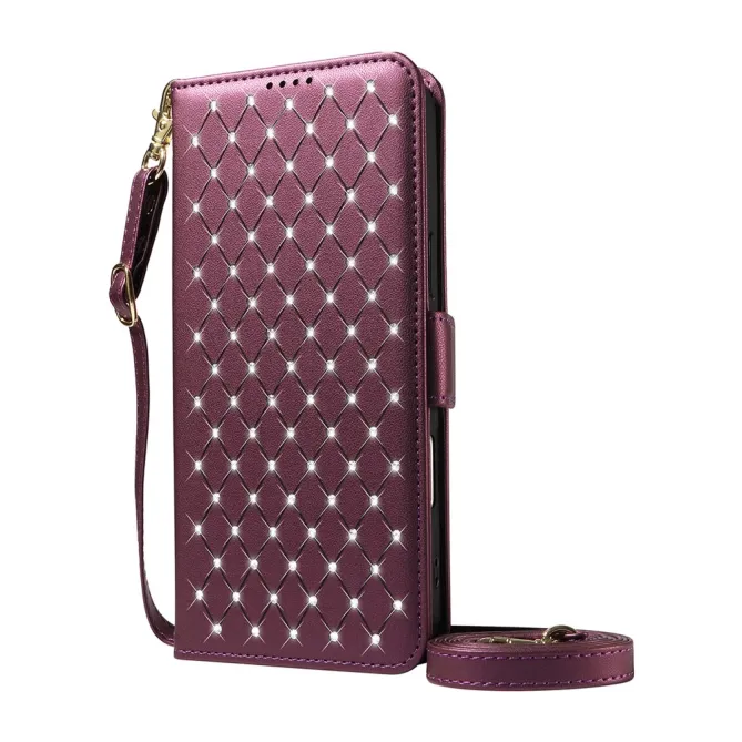 Housse iPhone 16 Plus matelassé losanges strass avec dragonne et bandoulière