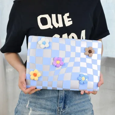 Coque MacBook Neo 13 pouces Damier Fleurs Tricot