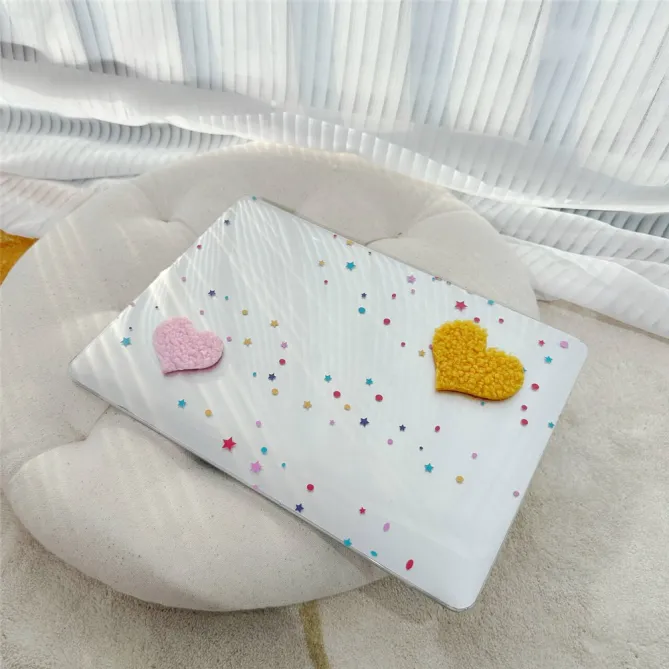 Coque MacBook Neo 13 pouces Cœurs Peluche Confettis