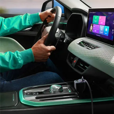 Chargeur Voiture 2 Câbles USB-C Rétractables Écran Voltage