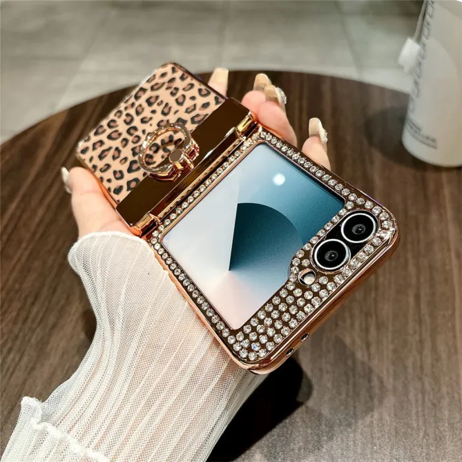 Coque Samsung Galaxy Z Flip 7 FE / Z Flip 6 Leopard Anneau et Strass