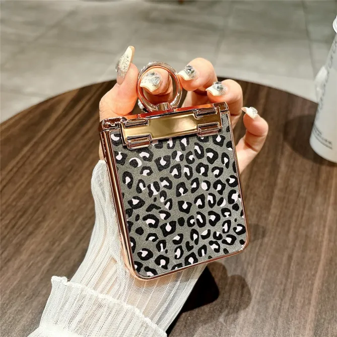 Coque Samsung Galaxy Z Flip 7 FE / Z Flip 6 Leopard Anneau et Strass