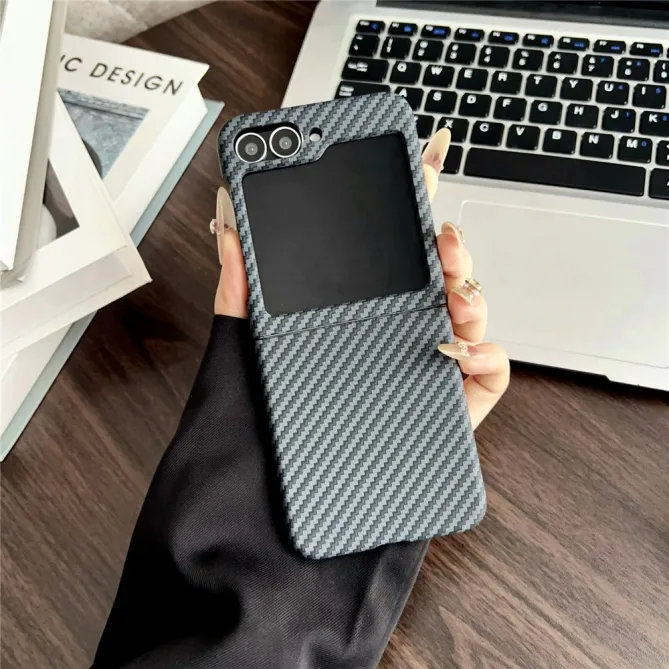 Coque Samsung Galaxy Z Flip7 FE / Z Flip6 Magnetique Fibre de Carbone