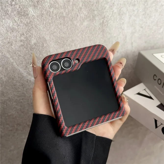 Coque Samsung Galaxy Z Flip7 FE / Z Flip6 Magnetique Fibre de Carbone