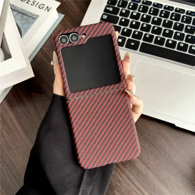 Coque Samsung Galaxy Z Flip7 FE / Z Flip6 Magnetique Fibre de Carbone