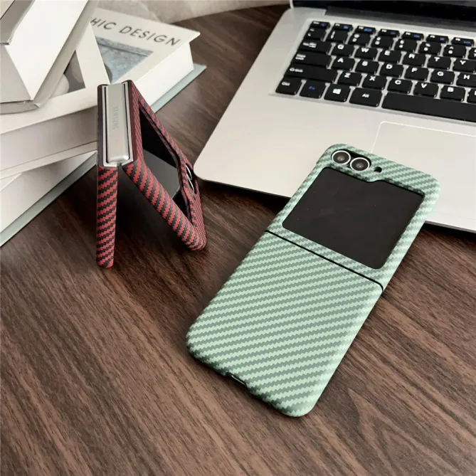 Coque Samsung Galaxy Z Flip7 FE / Z Flip6 Magnetique Fibre de Carbone
