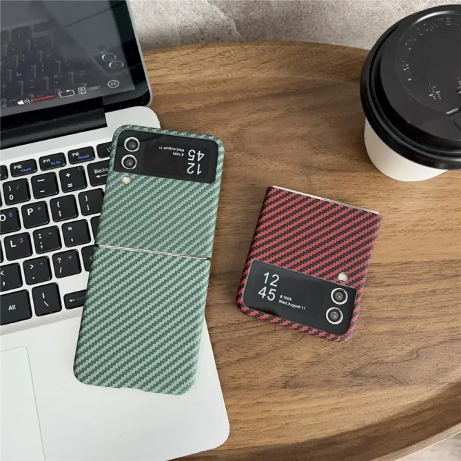 Coque Samsung Galaxy Z Flip7 FE / Z Flip6 Magnetique Fibre de Carbone