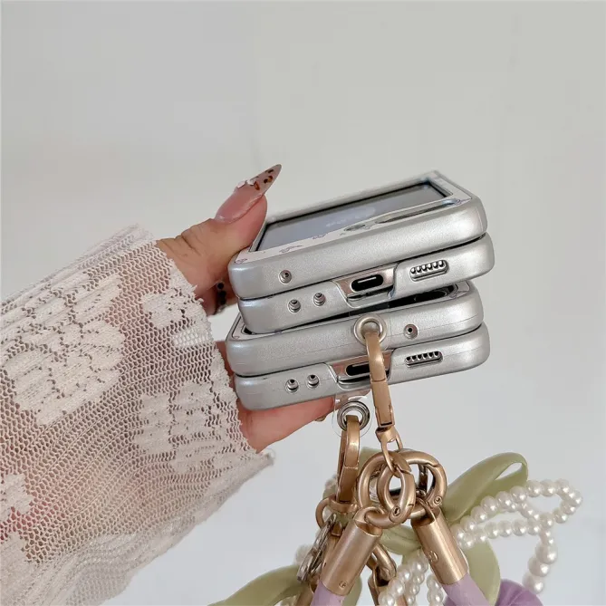Coque Samsung Galaxy Z Flip 7 FE / Z Flip 6 Papillon Brode Bracelet Tulipes