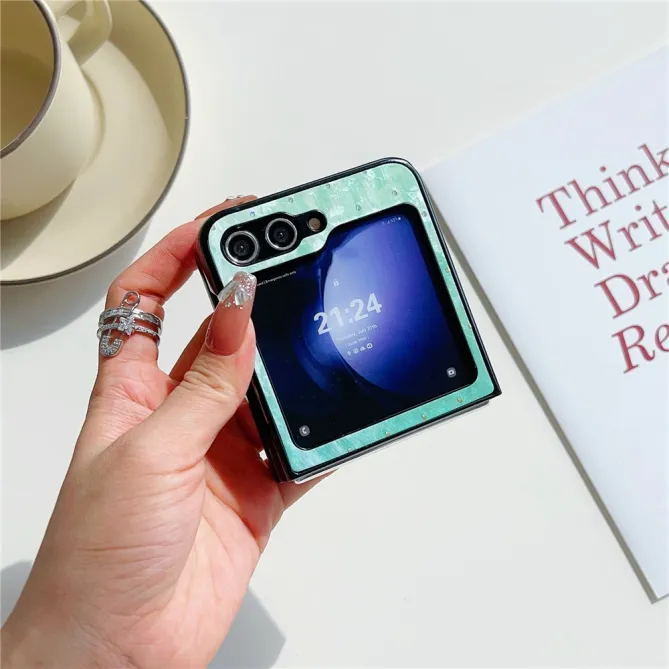 Coque Samsung Galaxy Z Flip 7 FE / Z Flip 6 Teinte Vert d'Eau Effet Ancien