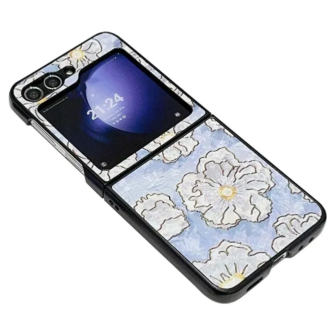 Coque Samsung Galaxy Z Flip 7 FE / Z Flip 6 Fleurs Blanches Sur Fond Bleu Givre