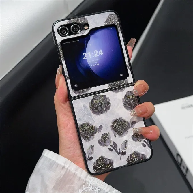 Coque Samsung Galaxy Z Flip 7 FE / Z Flip 6 Roses Noires Contour Dore
