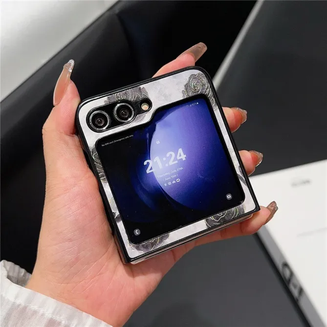 Coque Samsung Galaxy Z Flip 7 FE / Z Flip 6 Roses Noires Contour Dore