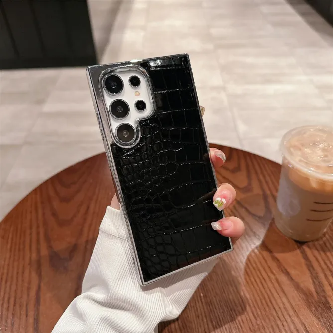 Coque S26 Ultra Effet Croco Contour Chromé