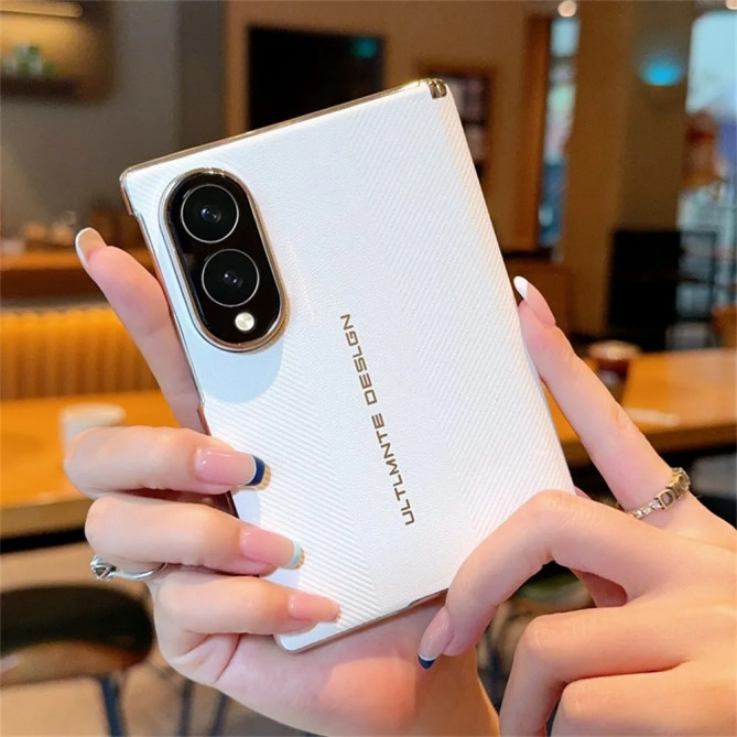 Coque Samsung Galaxy Z Fold 8 Effet Cuir Rayures Diagonales Cadre Métallique